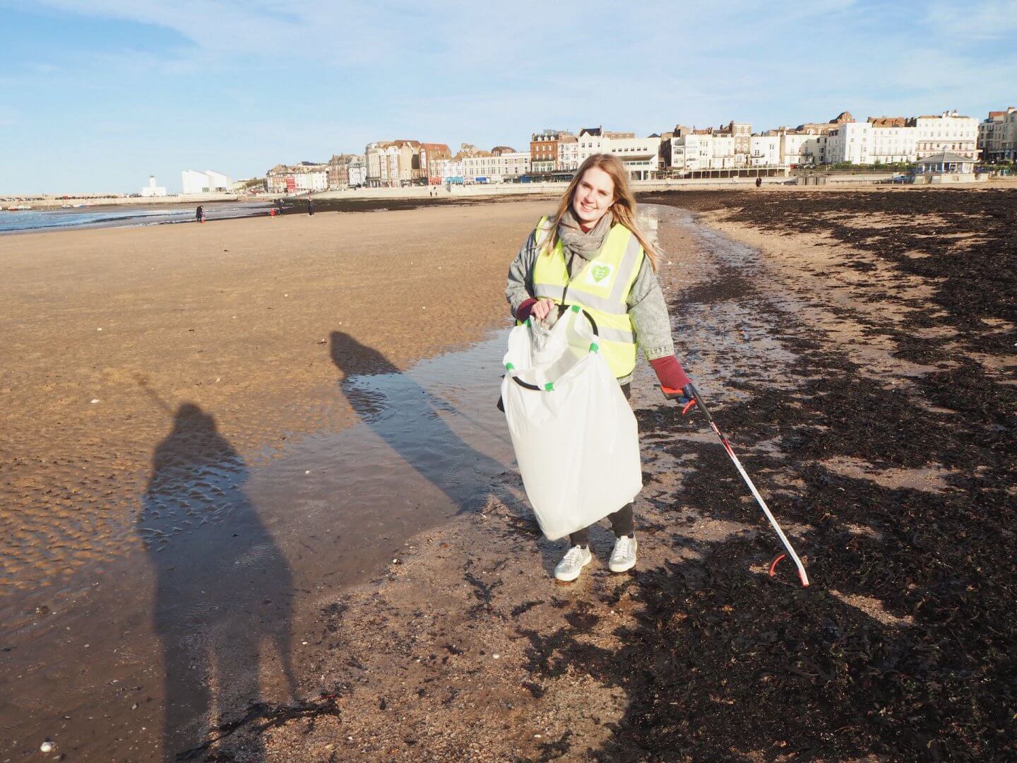 image of a beach clean during a microgap to Margate