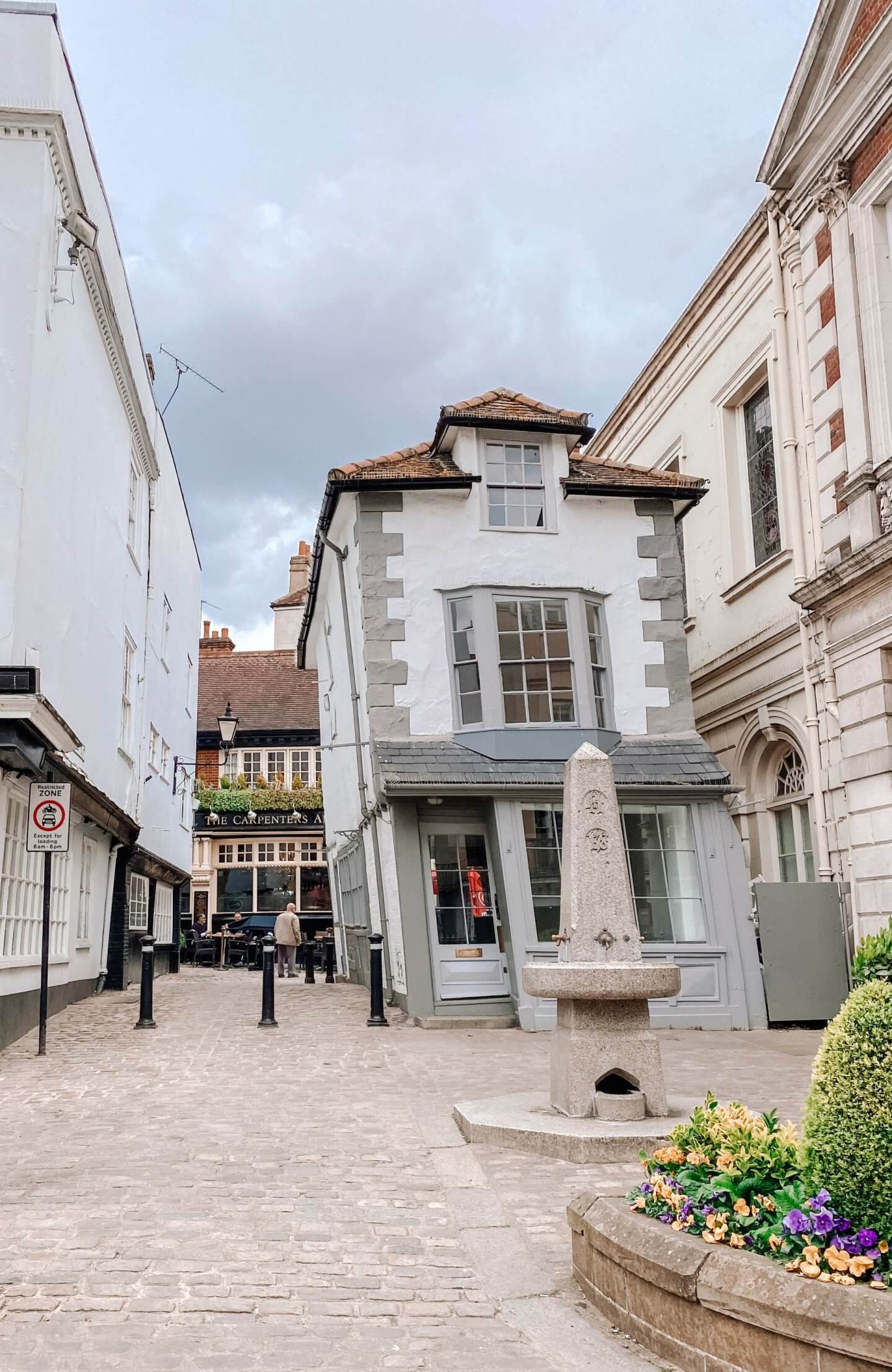 image of crooked house, windsor