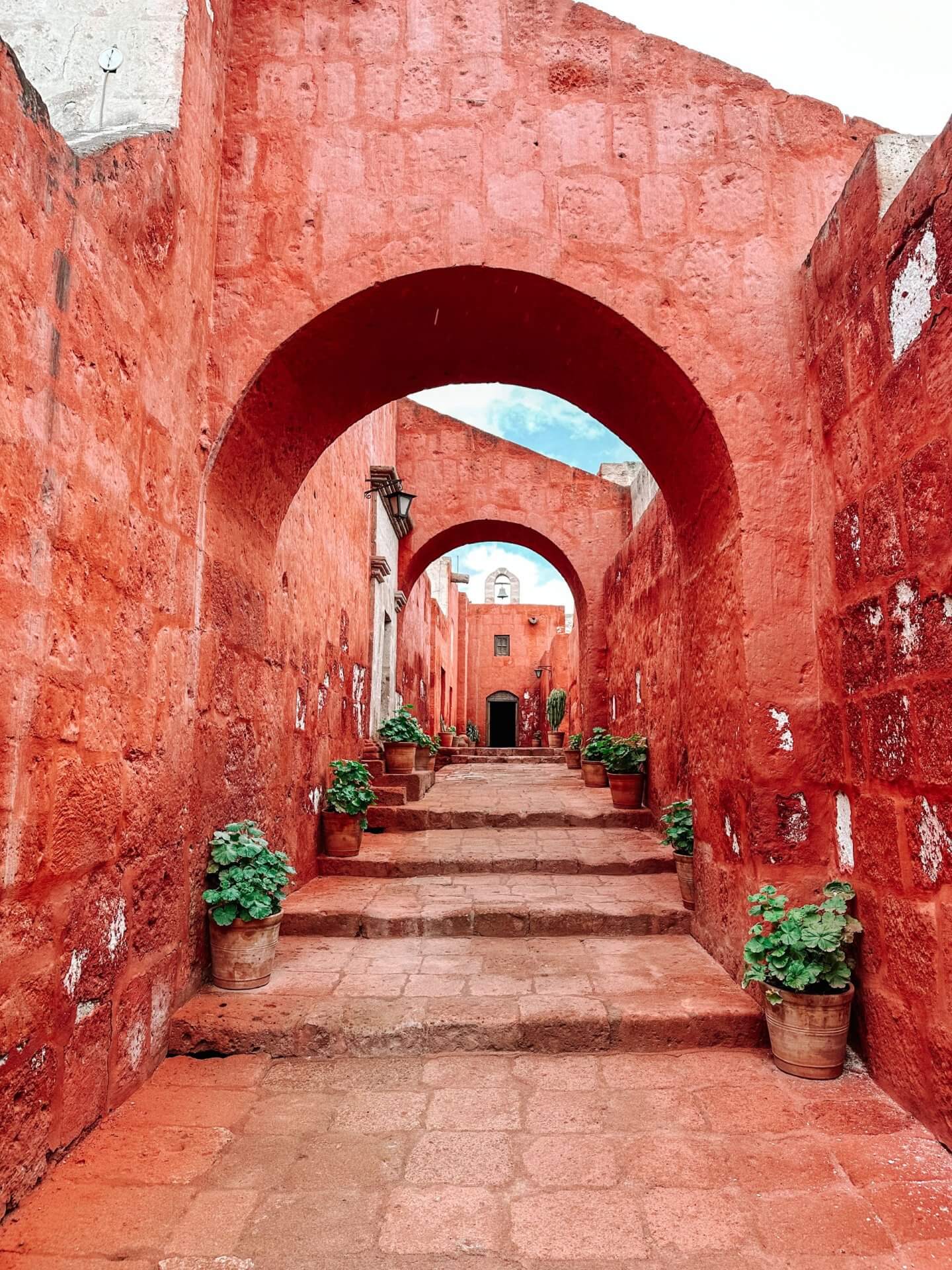 Image of a red passage in the Monastery of Santa Catalina in Arequipa