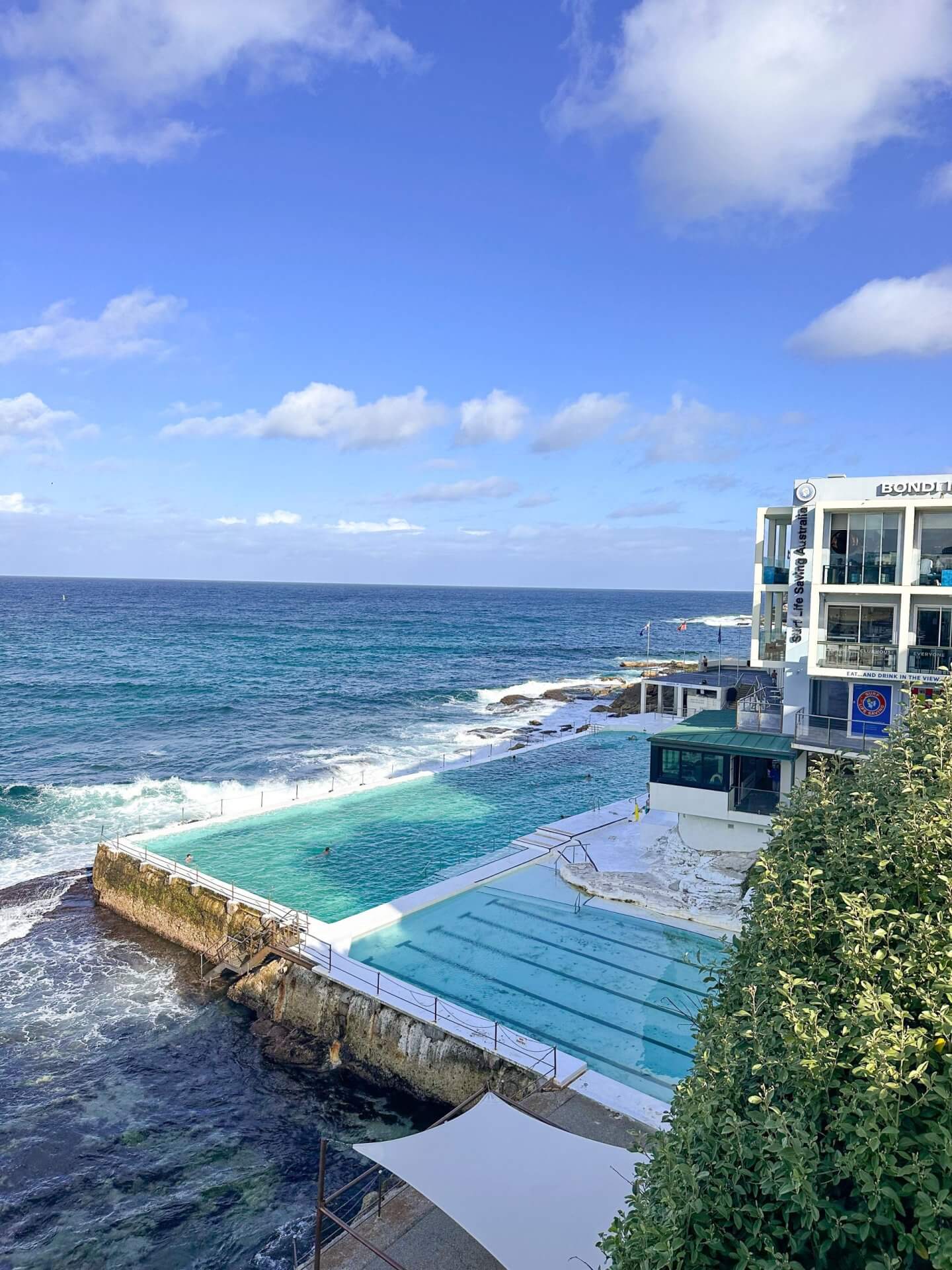 Image of the Bondi Iceberg - free fun things in Sydney