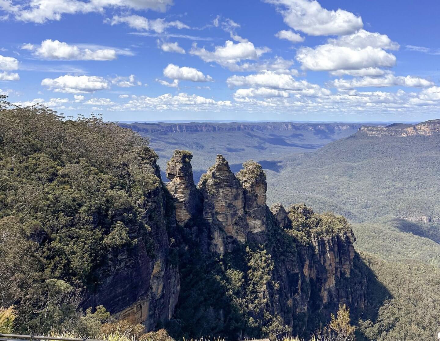 image of the three sisters on a Blue Mountains trip from Sydney