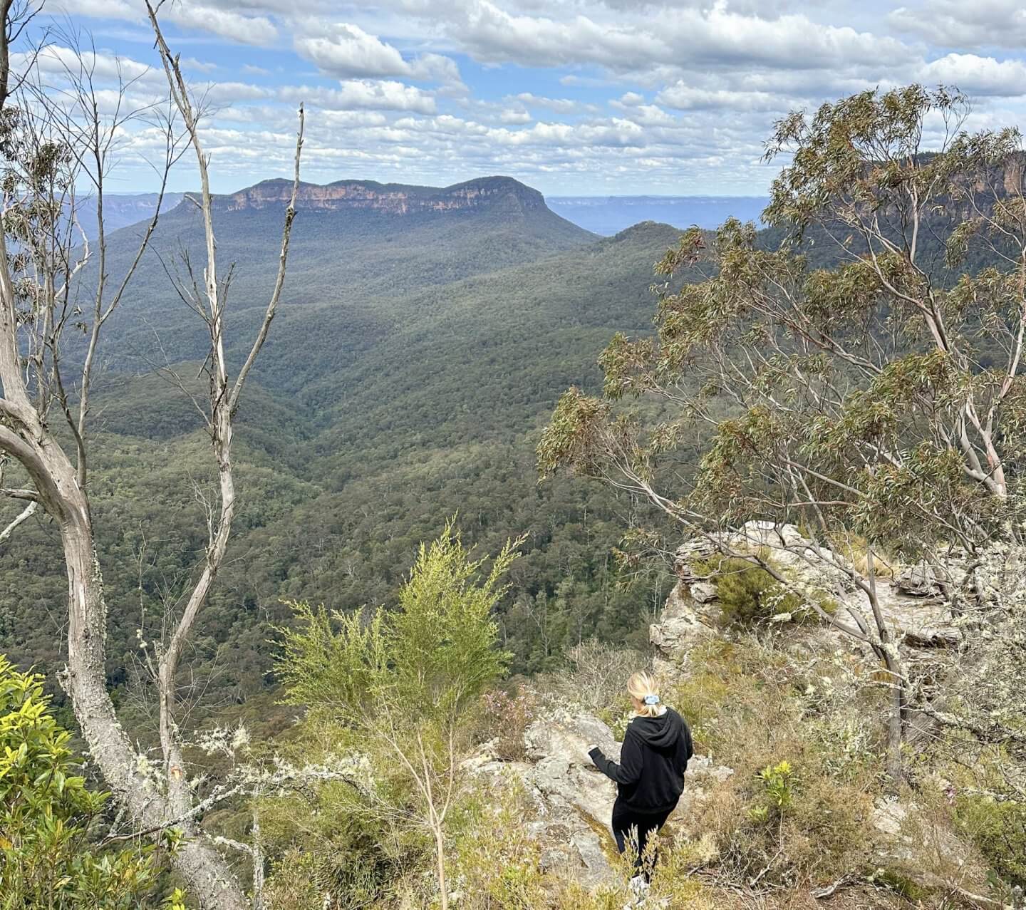 image of a woman walking at Narrow Plateau on a Blue Mountains trip from Sydney