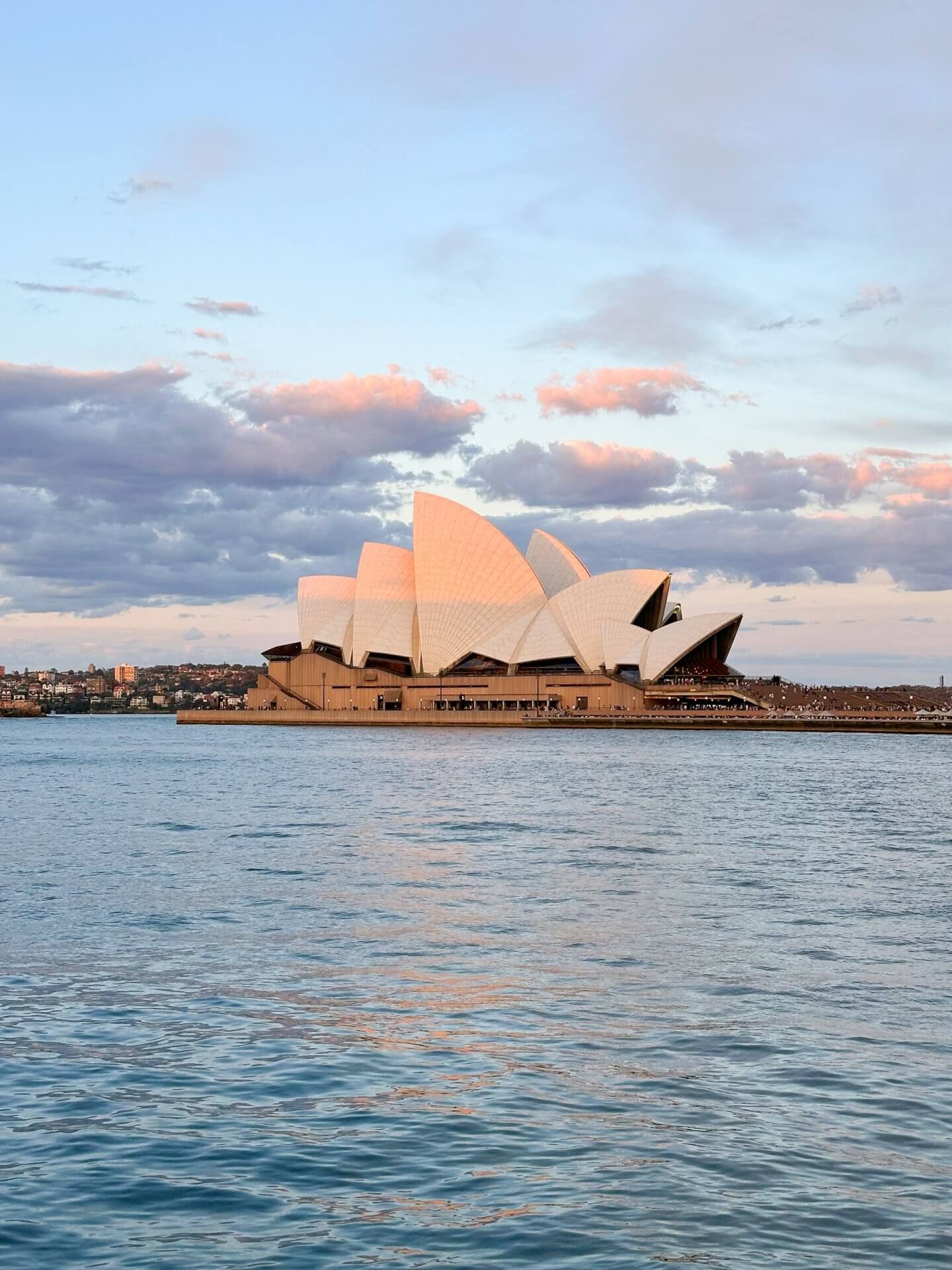 Image of the Sydney Opera House at sunset - free fun things in Sydney