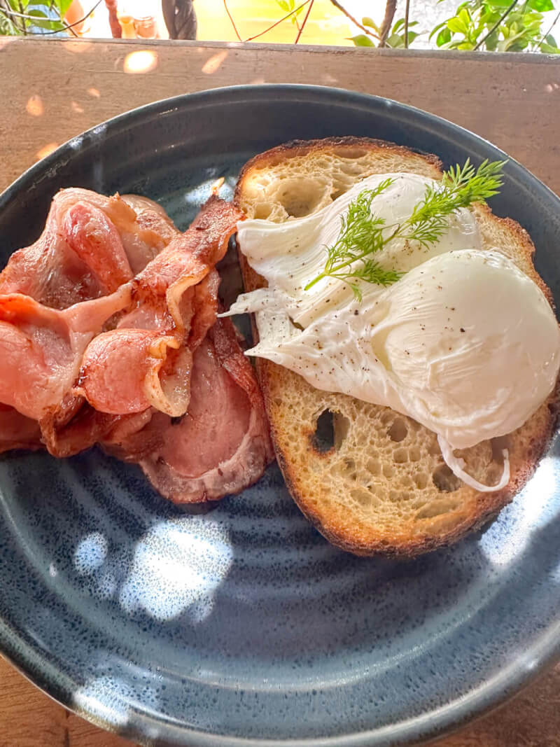 Eggs and bacon brunch at Bayleaf Cafe in Byron Bay